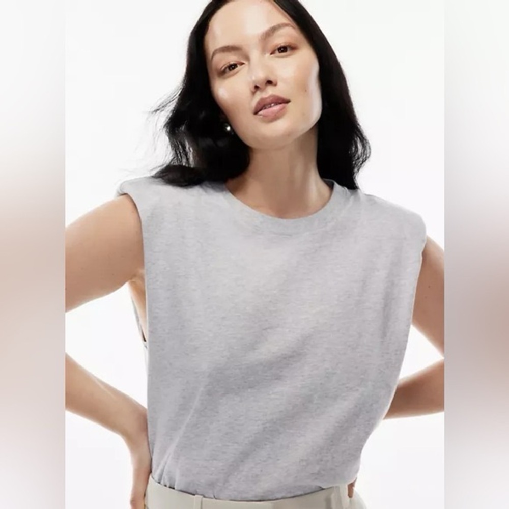 Babaton Shoulder Pad‎ T-shirt